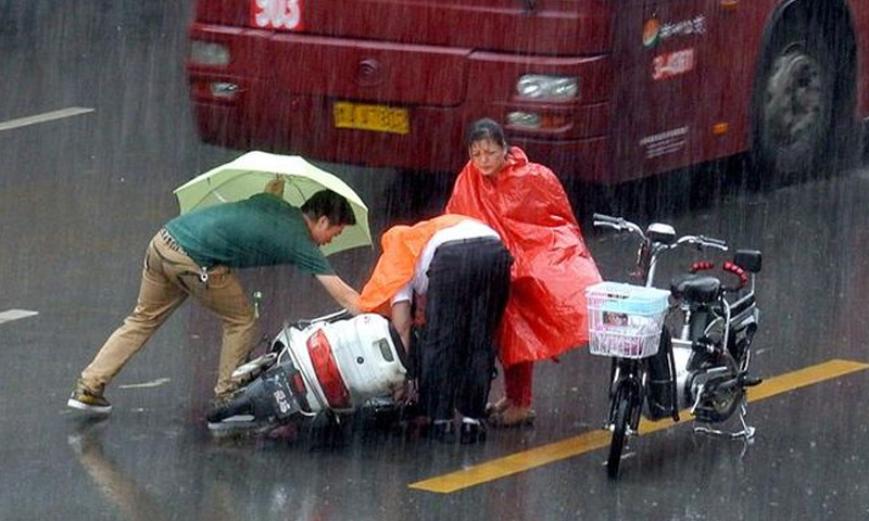 電動車騎行不開燈易釀事故：法律無規(guī)定，交警定責(zé)時(shí)考慮“黑燈”因素合理嗎？